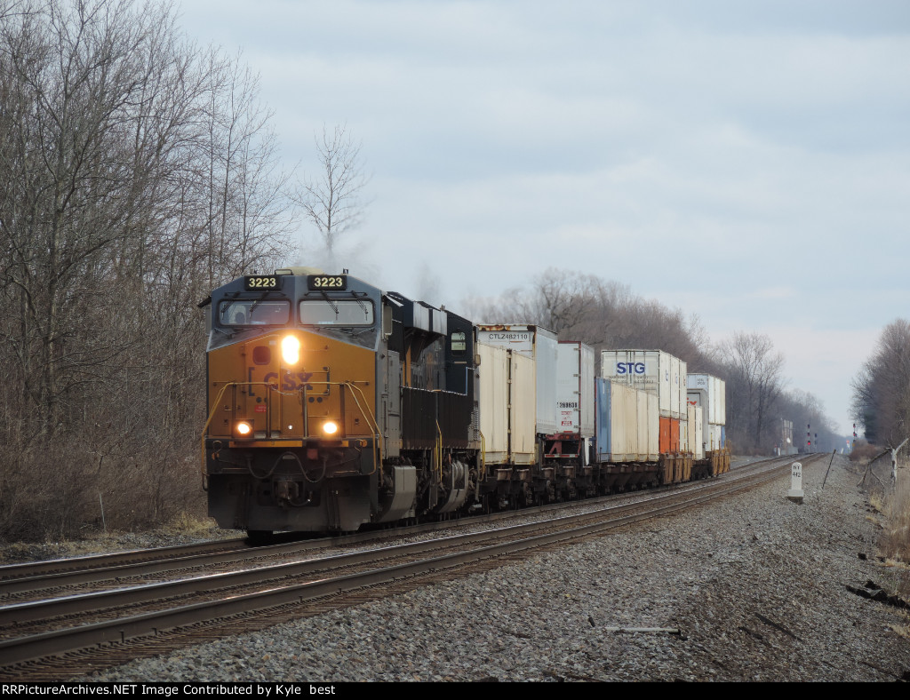 CSX 3223 on I009